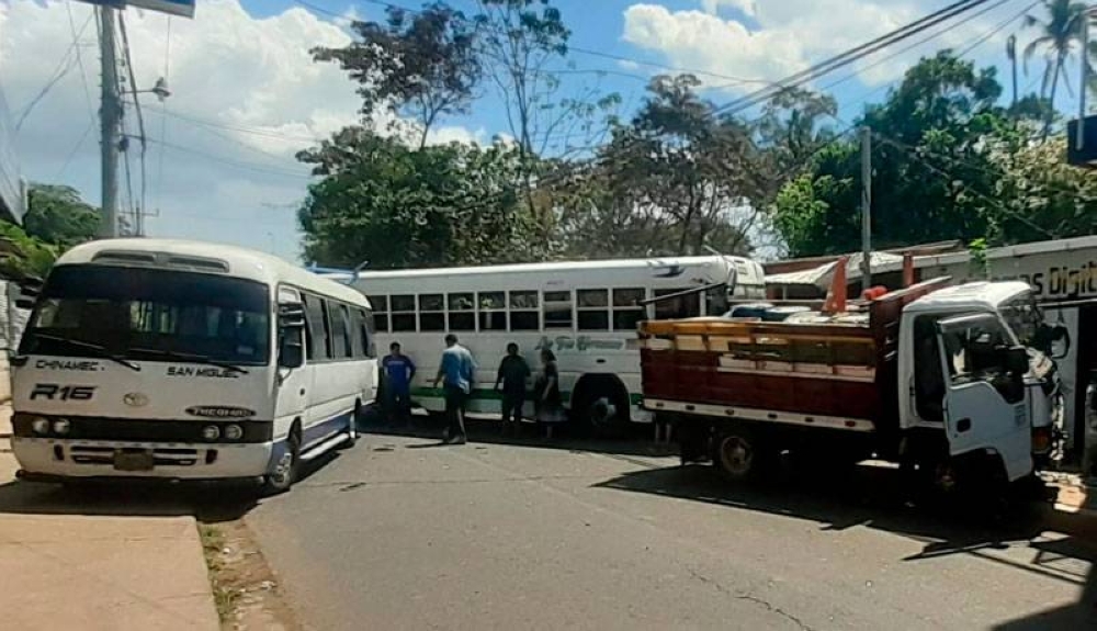 Múltiple accidente deja dos lesionados en Nueva Guadalupe, San Miguel