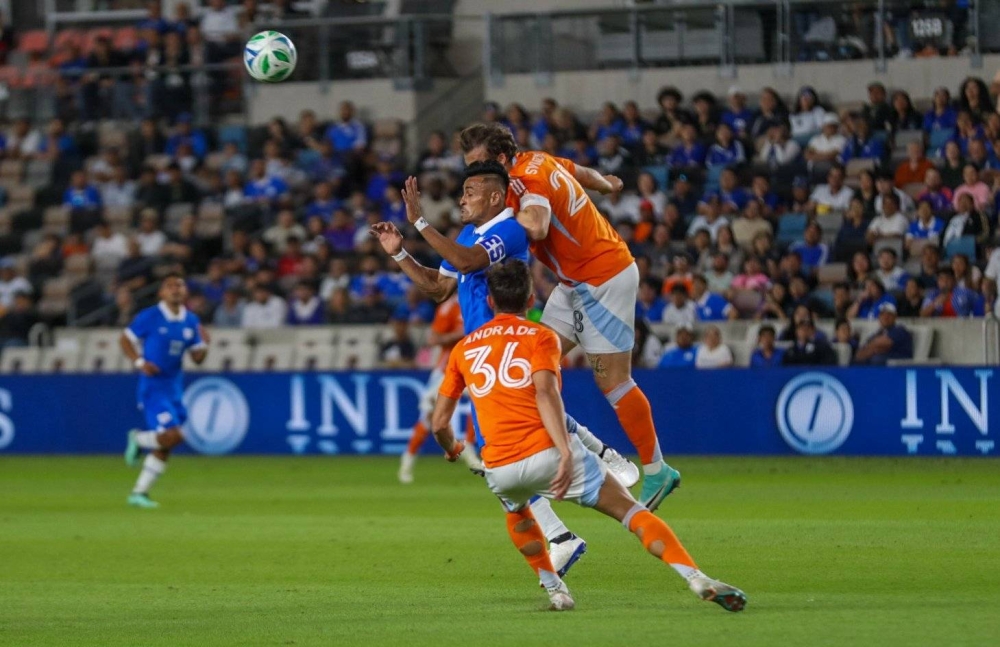 Selecta cae 2-1 ante Houston Dynamo en el inicio de la era «Bolillo» Gómez