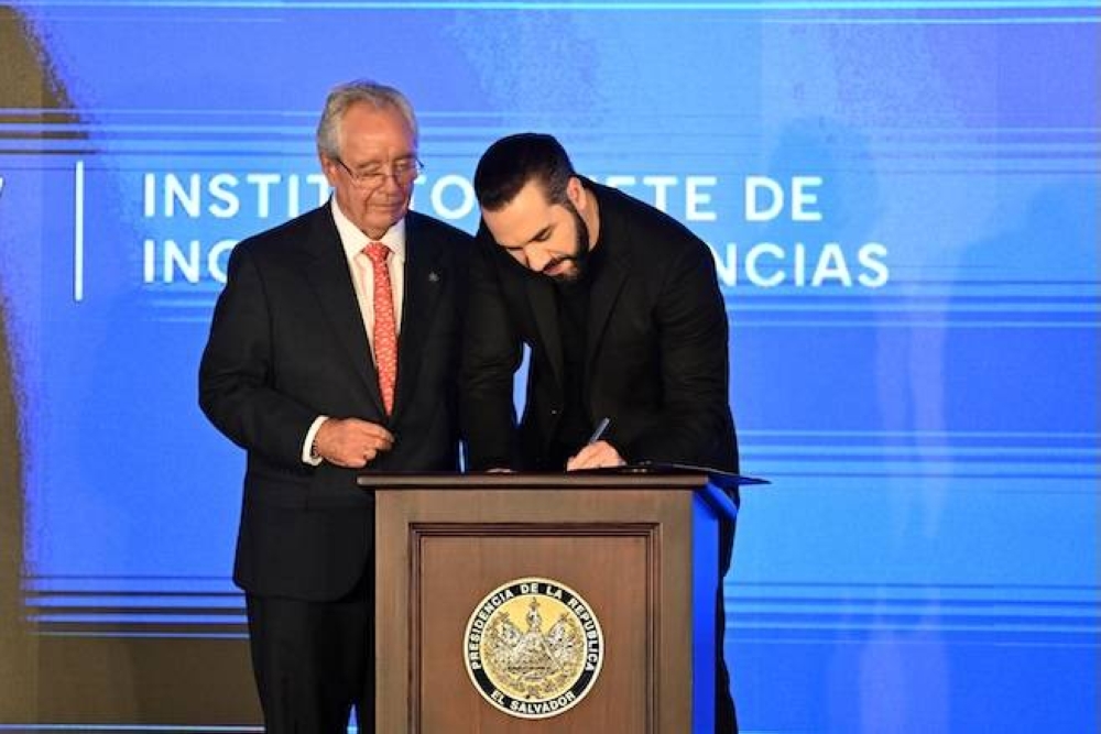 Bukele firma convenio con el Instituto Kriete para otorgar becas a jóvenes talentosos