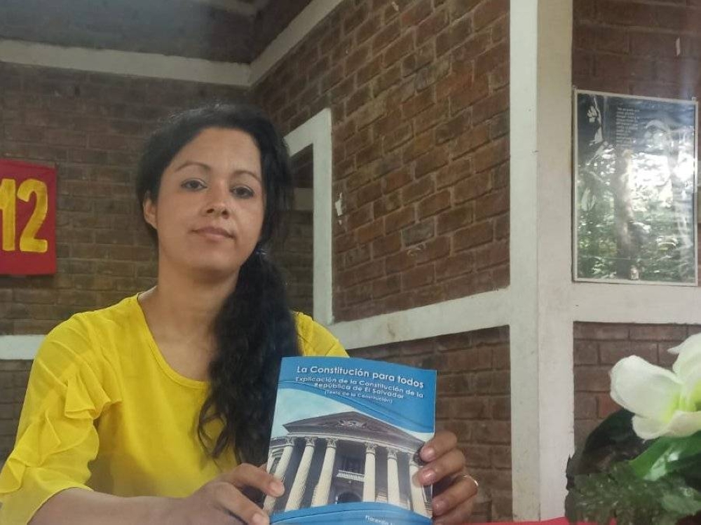 Abogada Ingrid Escobar denuncia «extraño proceder» de policías en su casa