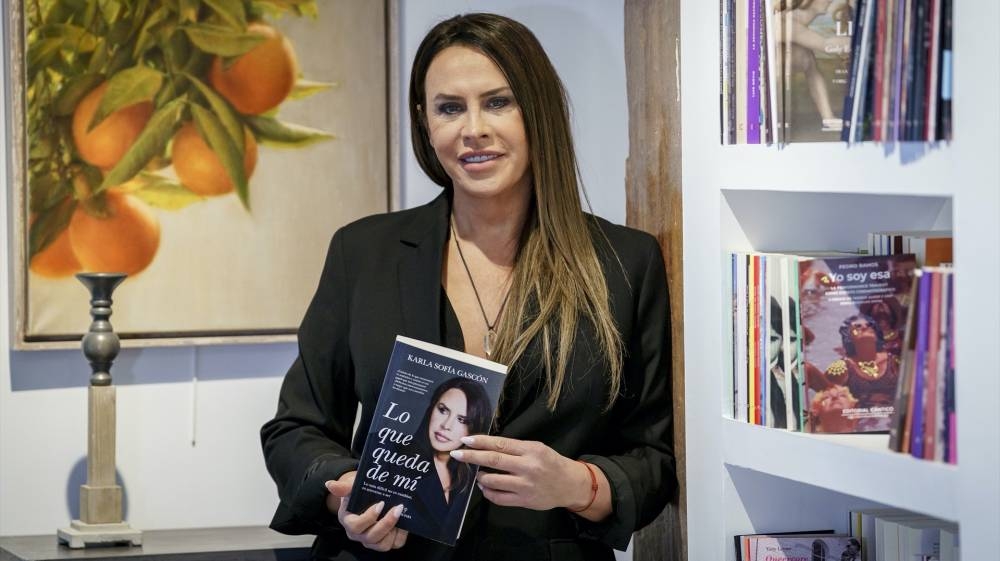 La polémica Karla Sofía Gascón presenta su libro «Lo que queda de mí»