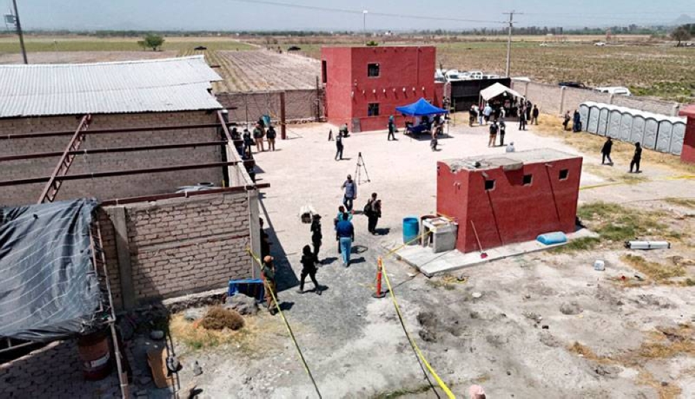 Familiares de desaparecidos recorren desesperados finca donde hallaron restos en México