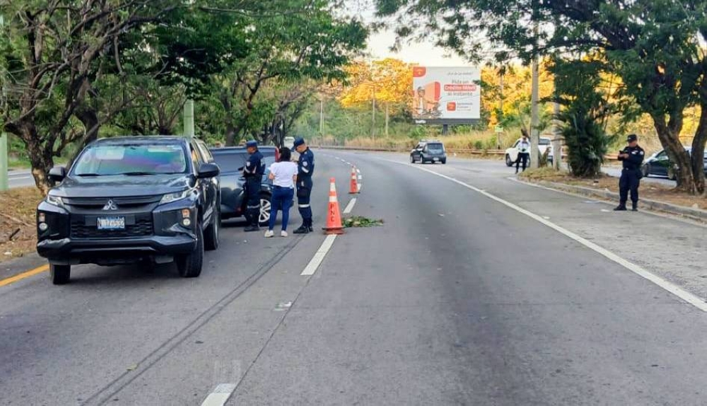 Accidente en autopista a Comalapa deja un muerto y una persona lesionada
