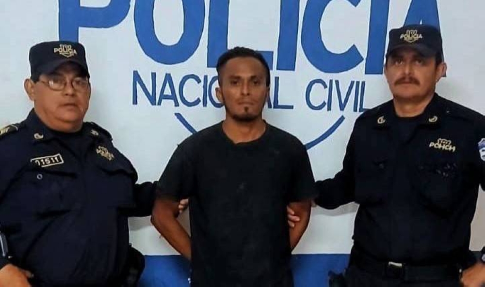 Arrestan a sujeto acusado de entrar a una casa e intentar hurtar un camión en Santa Ana