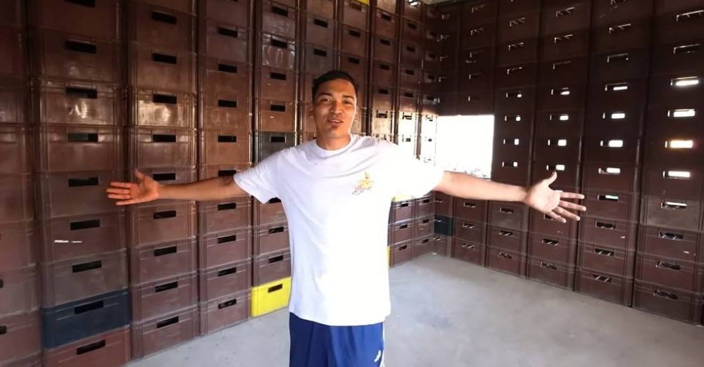 De tanto que tomás»: Alfredo Larin y su casa a base de cajas de cerveza