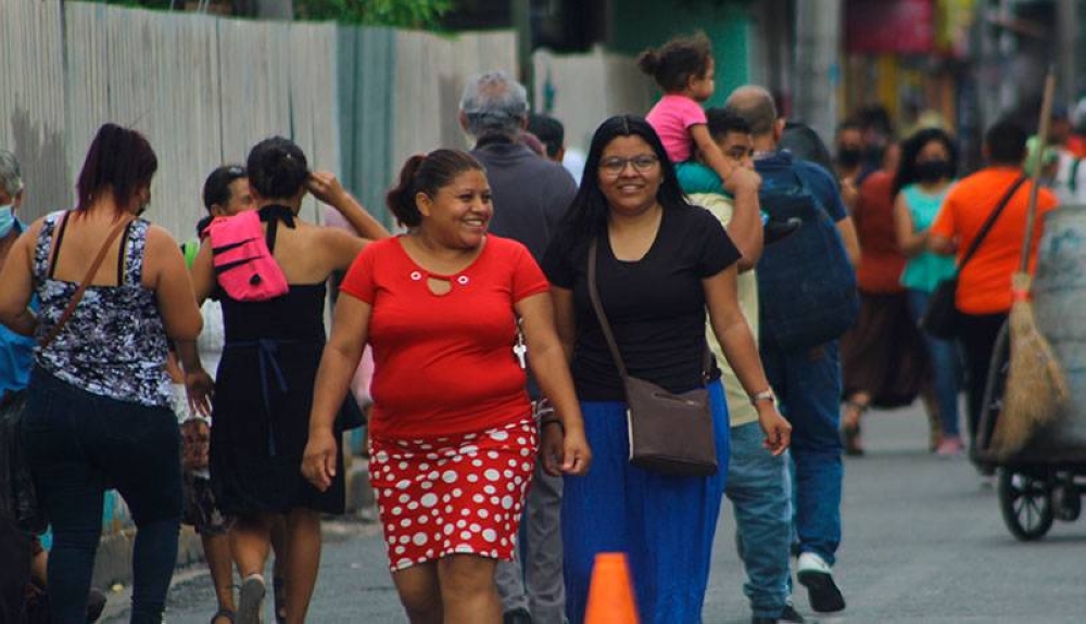¿Los salvadoreños son felices y benevolentes? Esto dice el Índice de la Felicidad 2025