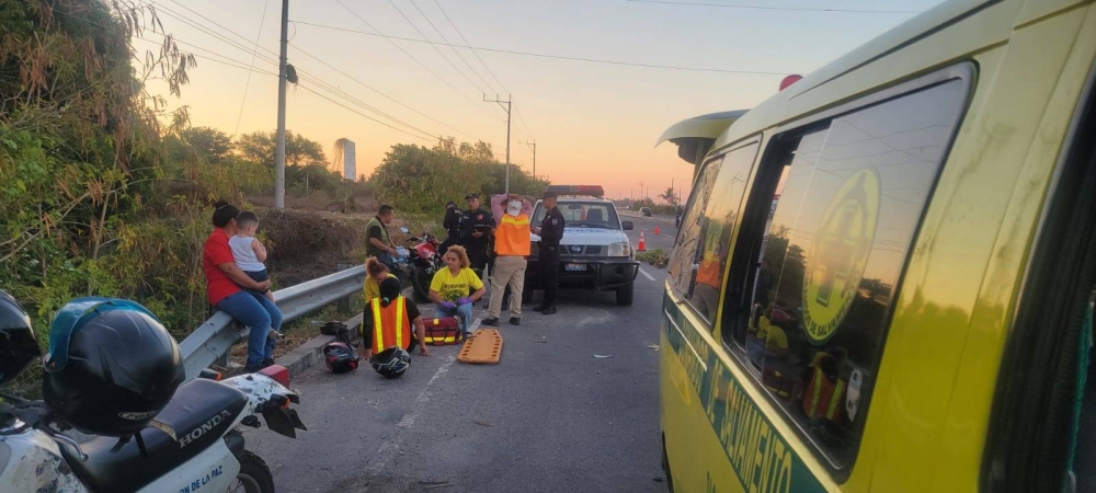 Triple accidente deja dos motociclistas y un caballo heridos en carretera Litoral