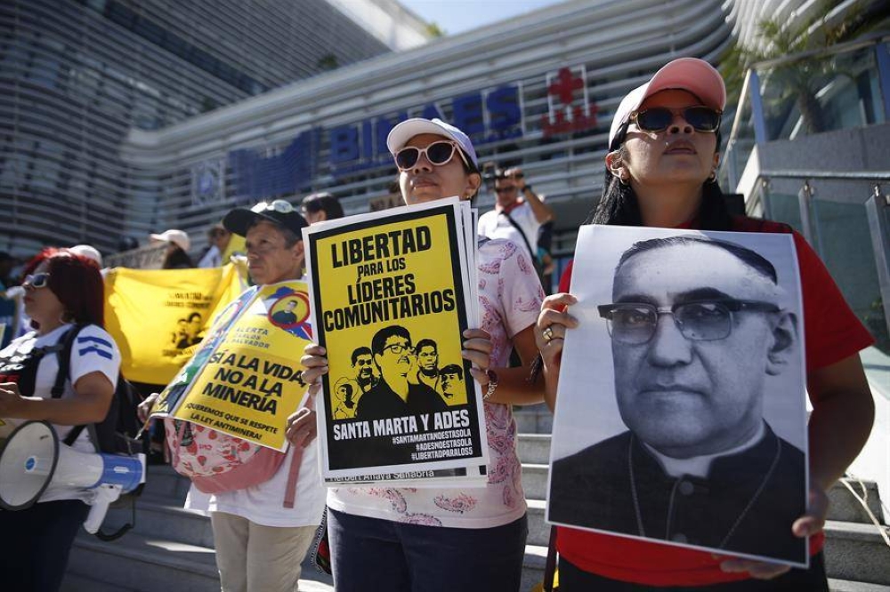 Afectados de Cosavi se unen a protesta contra la minería metálica frente a la BINAES