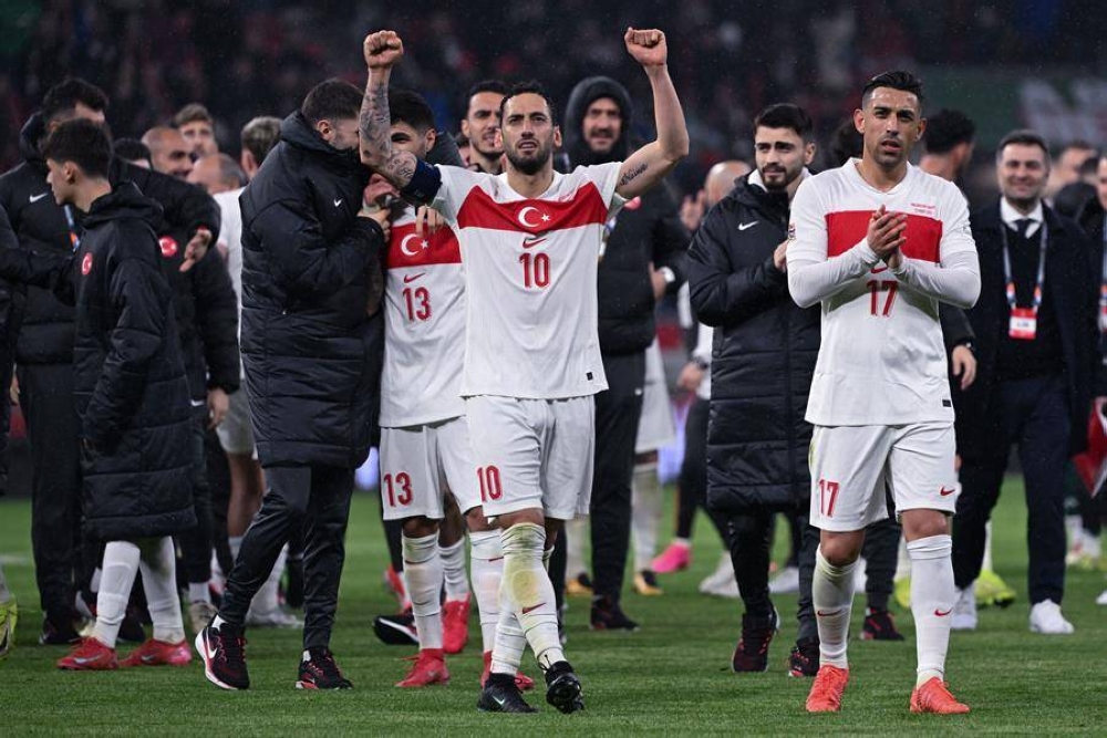 Guler comanda el ascenso de Turquía