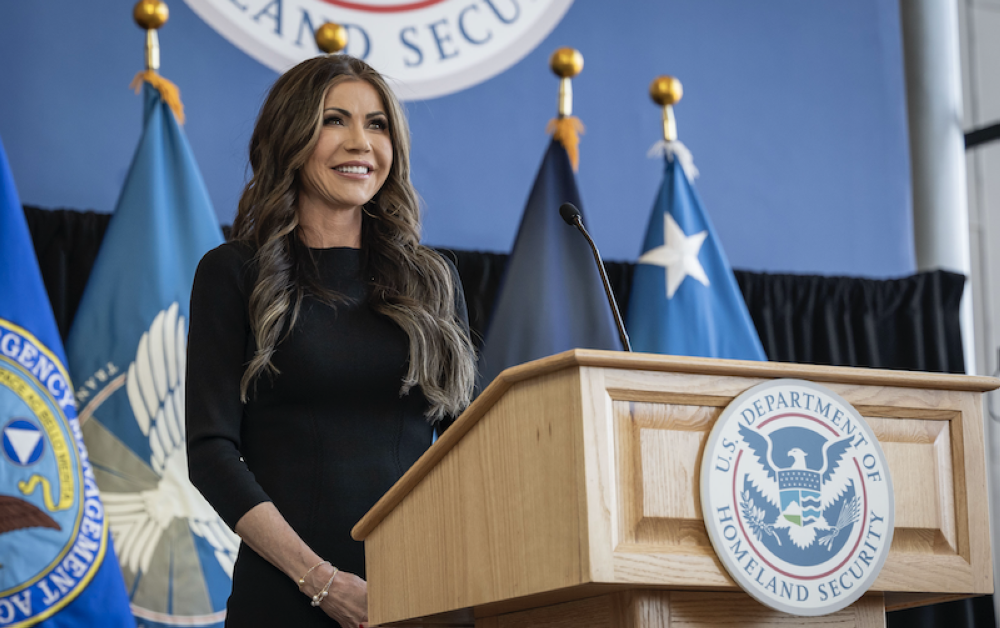 Secretaria de Seguridad Nacional de EEUU llega mañana al país, se reunirá con Bukele y visitará el CECOT