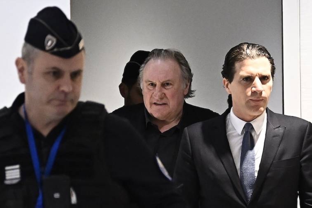 El actor francés Gérard Depardieu defiende su inocencia ante su primer juicio por agresiones sexuales