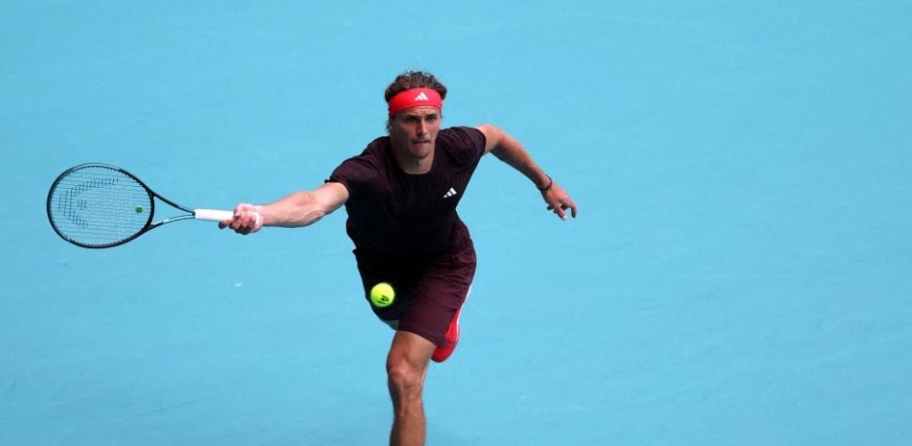 Zverev pasa a octavos en Miami, Paolini despide a Osaka