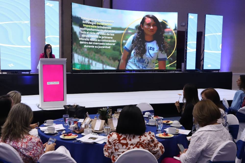 Davivienda y Plan International: 8 años impulsando el liderazgo femenino en El Salvador