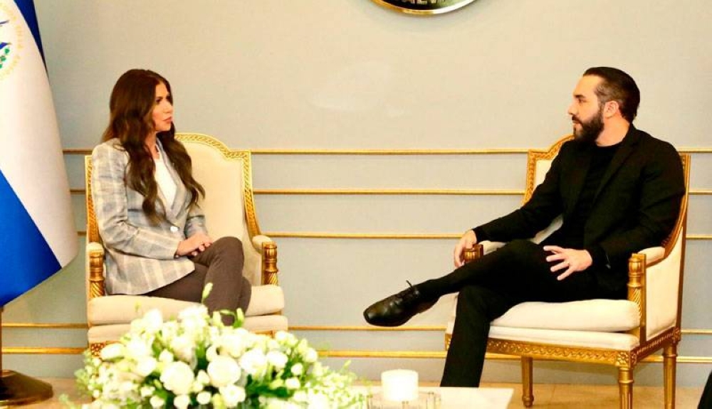 Secretaria de Seguridad de EEUU se reúne con Bukele y agradece «aceptación» de deportados