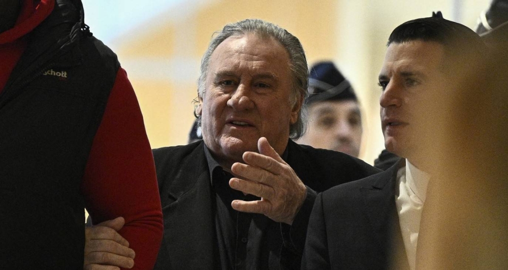 Fiscal pide 18 meses de prisión en suspenso para Depardieu por agresiones sexuales