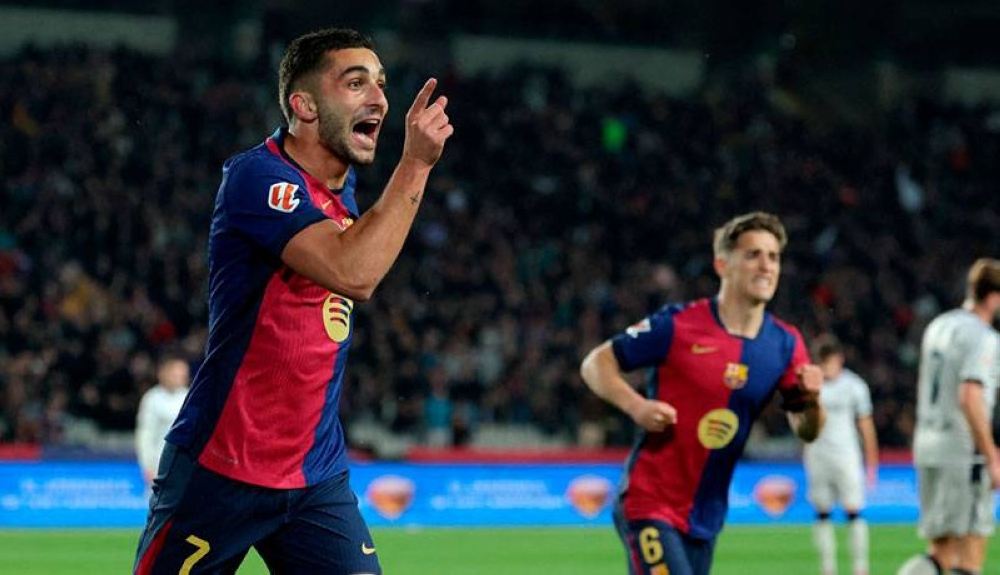 El Barcelona golea 3-0 al Osasuna y lidera en solitario la Liga