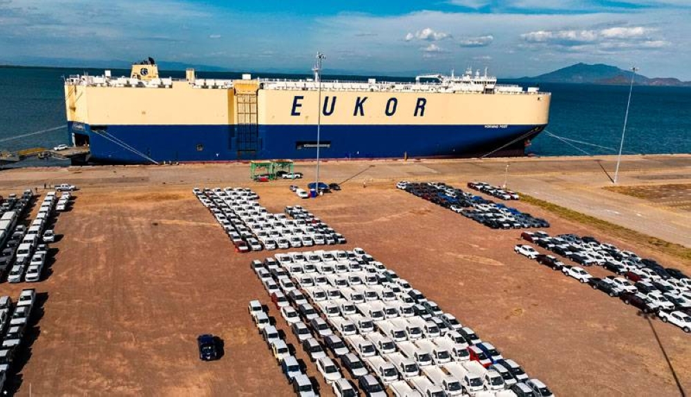 Buque carrero desembarca 544 vehículos en el Puerto de La Unión