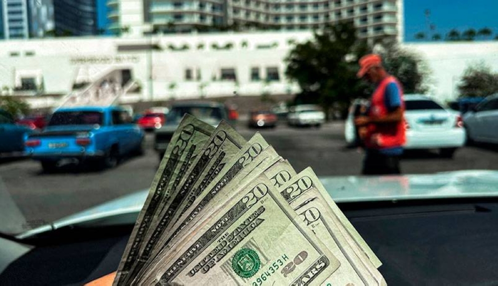 Tiendas en dólares en Cuba, nuevo capítulo de una historia de amor y odio