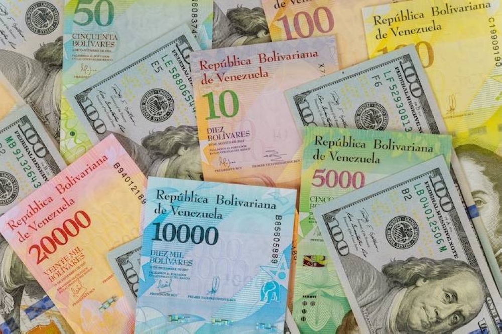 El alza del dólar en Venezuela reaviva temores de inflación