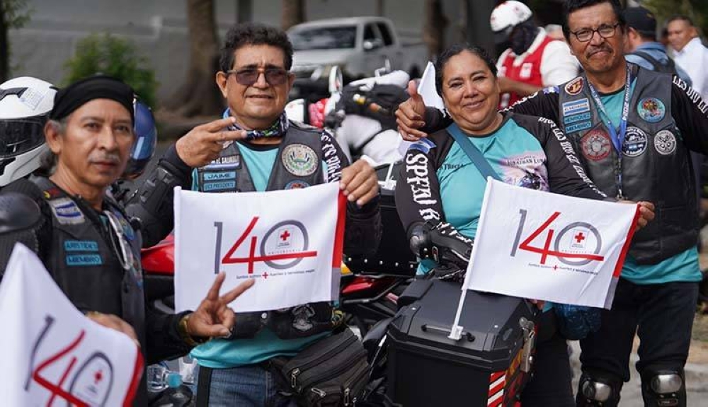 Más de 100 motociclistas participaron en rodada por aniversario de Cruz Roja