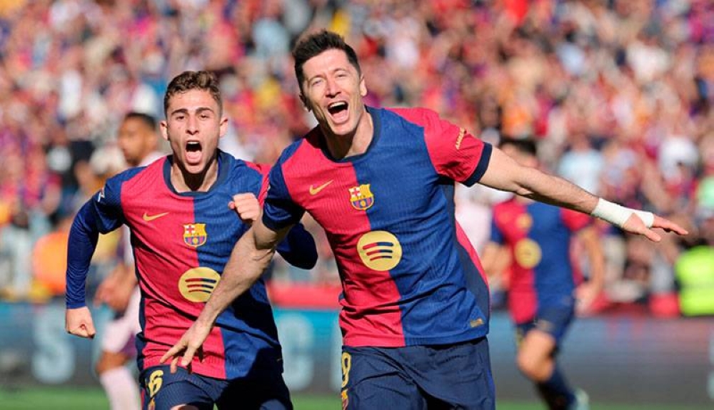 Lewandowski responde a Mbappé con otro doblete