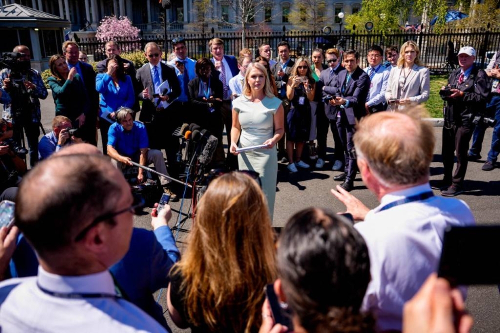 La Casa Blanca evalúa tomar el control sobre quién se sienta en su sala de prensa