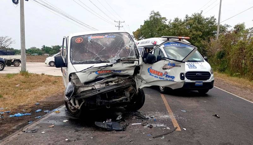 Racha de accidentes dejan una persona lesionada y varios daños materiales este lunes