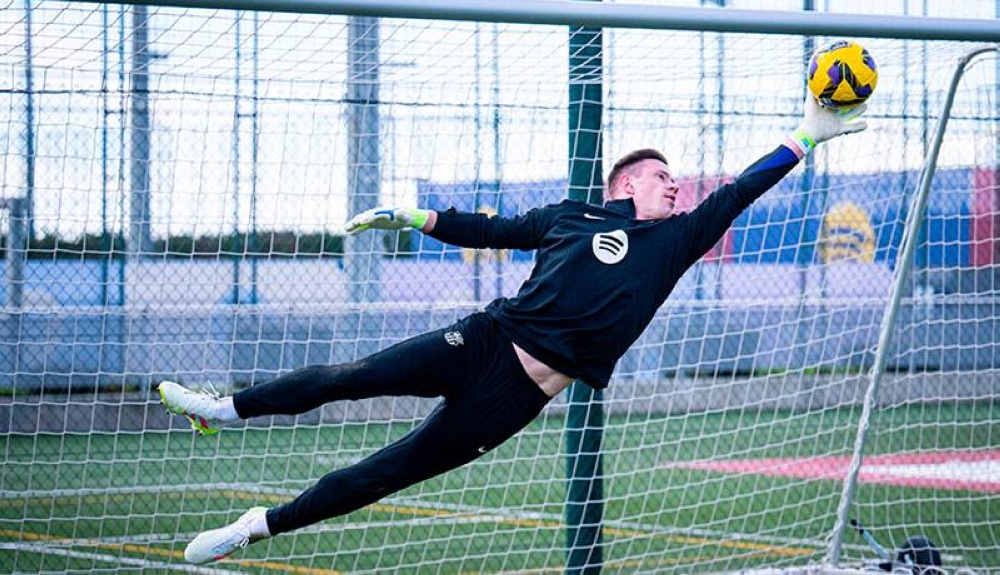 Ter Stegen realiza una parte del entrenamiento con el grupo