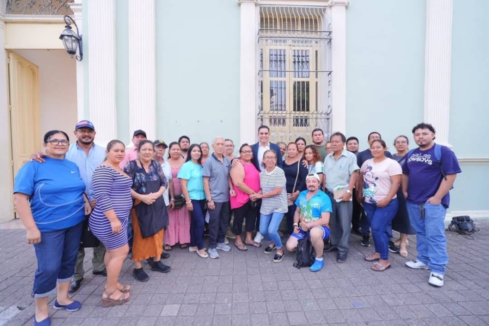 Alcaldía de La Libertad Sur entrega bono de $500 a comerciantes de mercado de Santa Tecla afectados por incendio