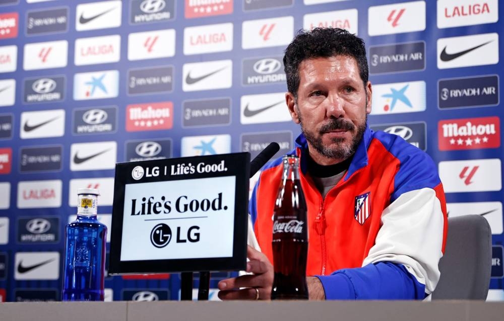 Simeone: «Lewandowski es para admirar, para los ‘9’ mirarlo y aprender»