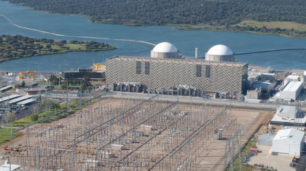 El Salvador visita planta en España para avanzar en su primer proyecto nuclear