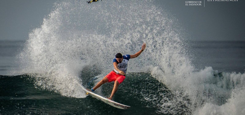 Bryan Pérez alcanza el repechaje del Surf City El Salvador 2025