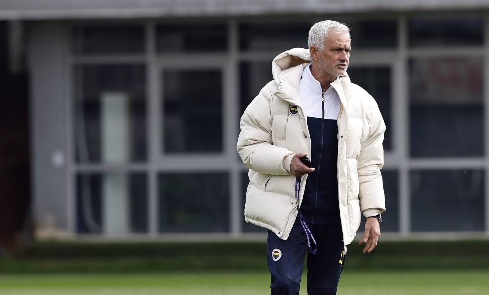 Mourinho, absuelto de acusaciones de racismo tras polémica en la liga turca