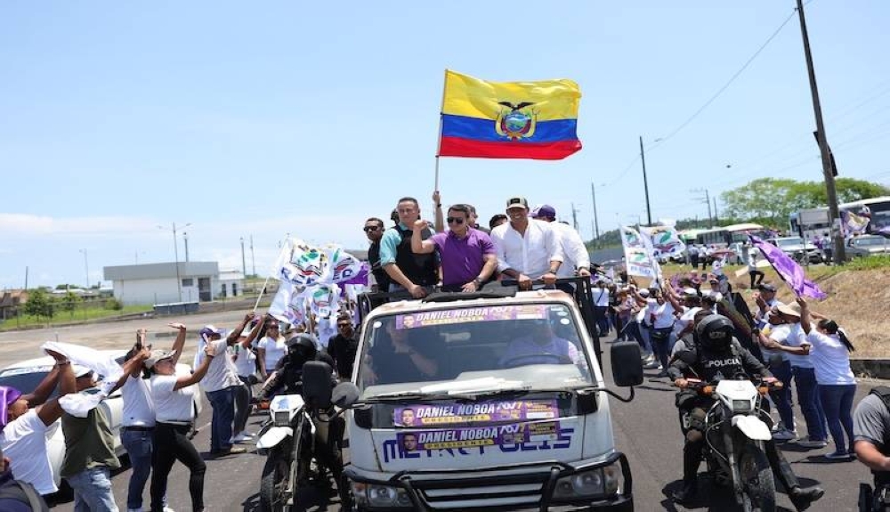 Noboa afirma que va a «refundar» a un Ecuador «que necesita cambio»