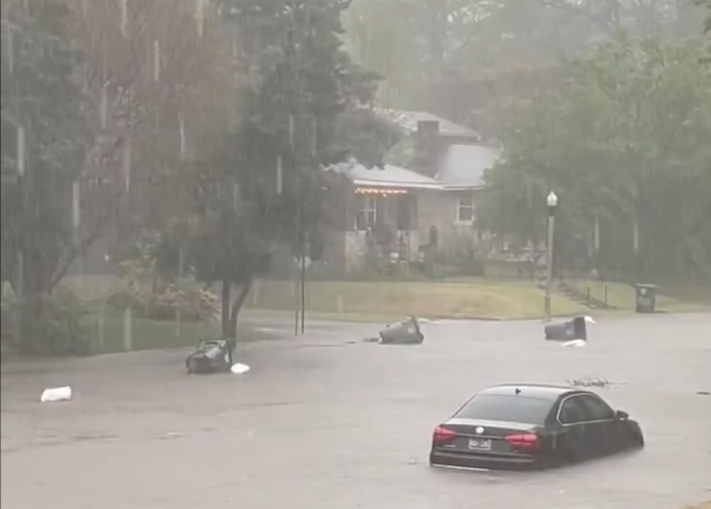 Al menos 16 muertos, entre ellos dos niños, por fuertes lluvias y tormentas eléctricas en varios estados de EEUU