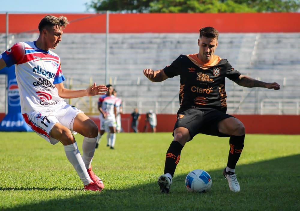 Águila se adueña del «derbi» oriental tras vencer 3-1 a Firpo