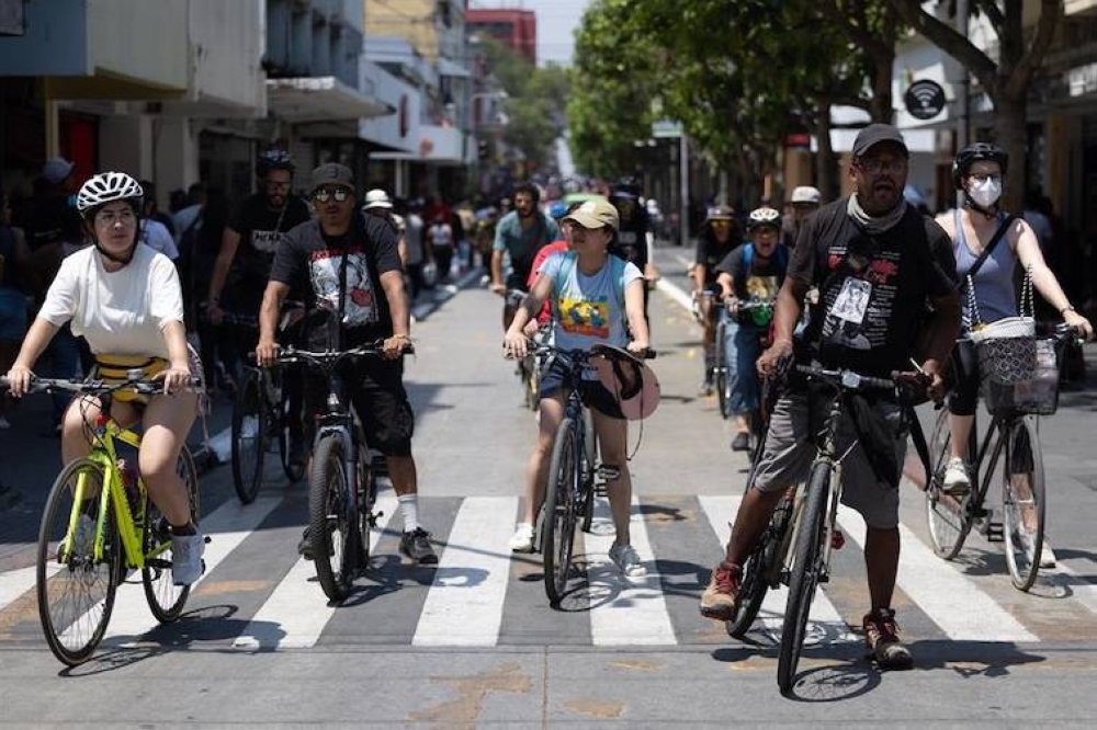 Guatemaltecos entregados en adopción durante el conflicto armado exigen respuestas