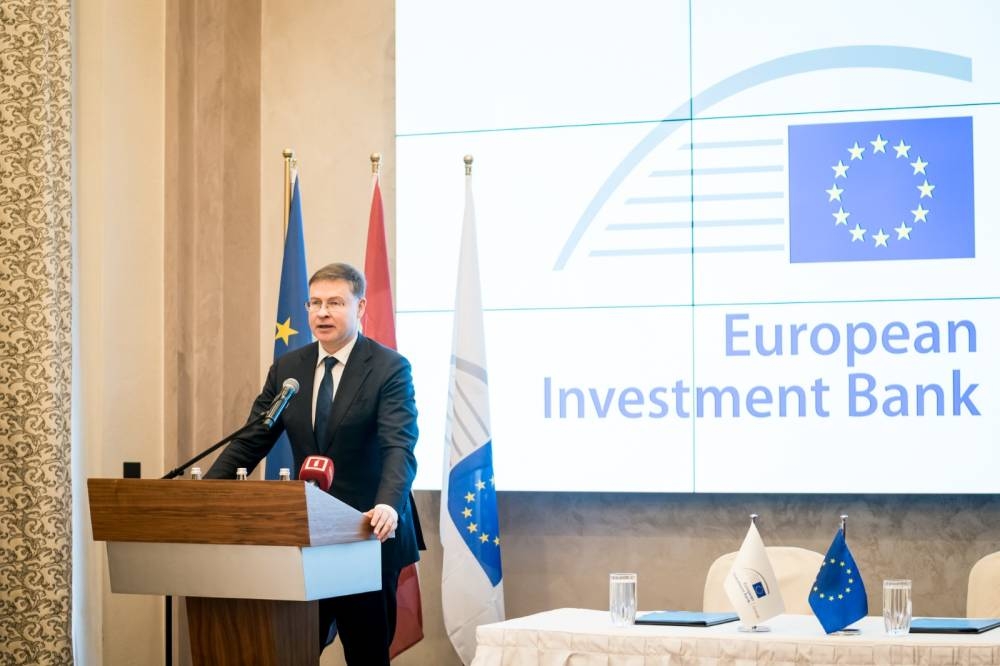 El comisario europeo de Economía dice que los aranceles de Trump afectarán más a EE.UU.