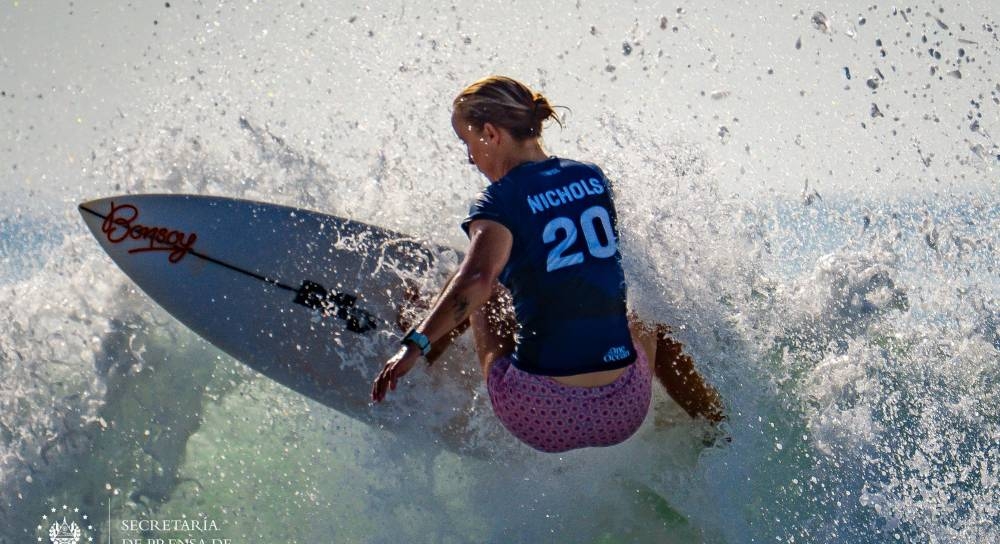 Listas las ocho clasificadas a cuartos de final en jornada femenina del Surf City El Salvador Pro 2025