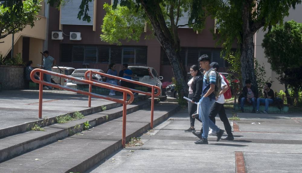 Cerca de la mitad de los estudiantes de educación superior también trabajan