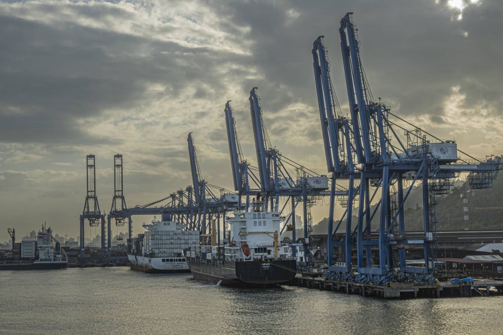 Operador chino de puertos debe más de $300 millones a Panamá, dice contraloría