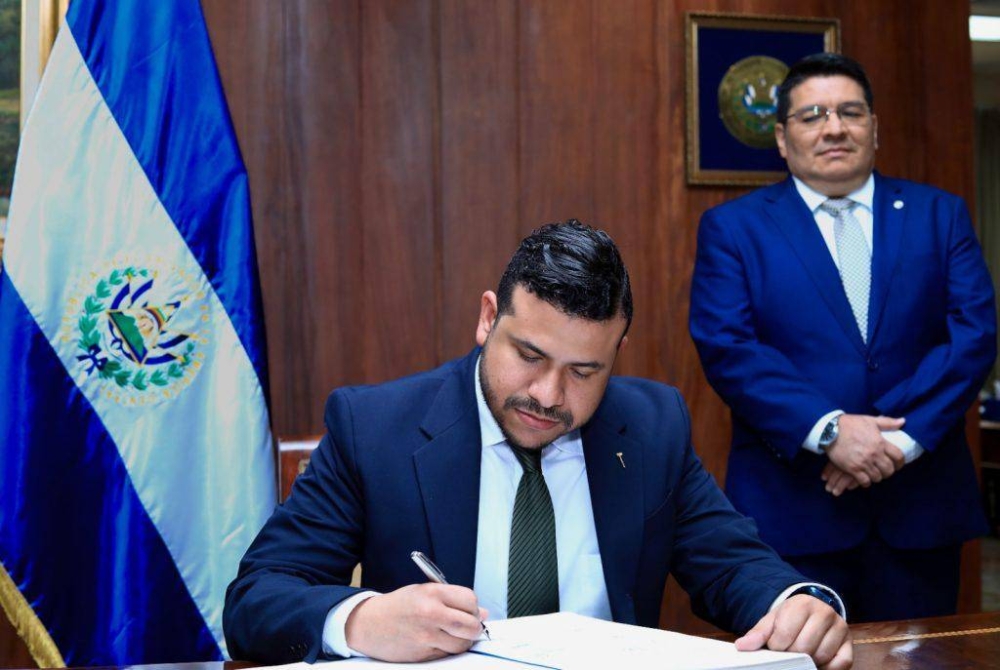 Hijo de magistrada de la Sala de lo Constitucional fue elegido como juez suplente