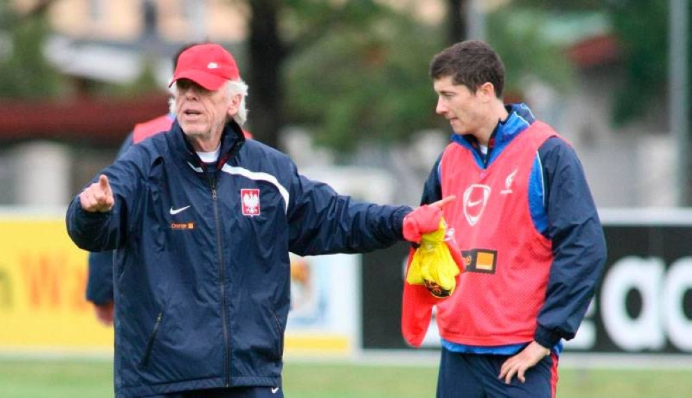 Lewandowski agradece a Beenhakker cumplir «el sueño» de jugar en la selección de Polonia