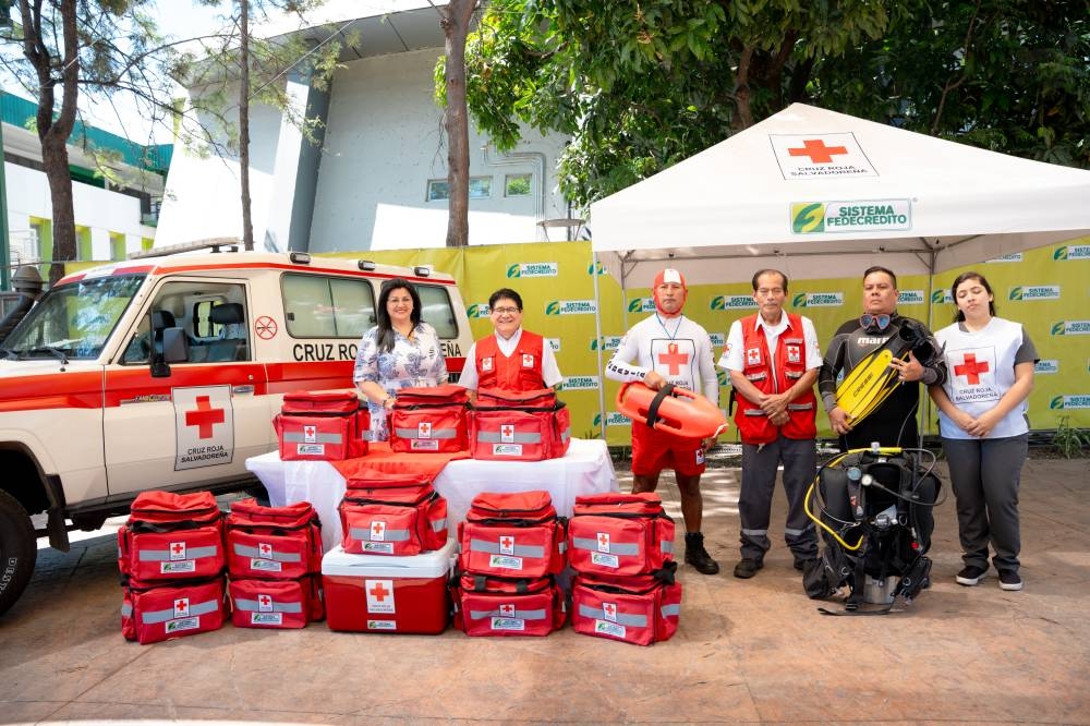 Sistema Fedecrédito refuerza la seguridad en El Salvador con donativo a Cruz Roja para planes de contingencia 2025