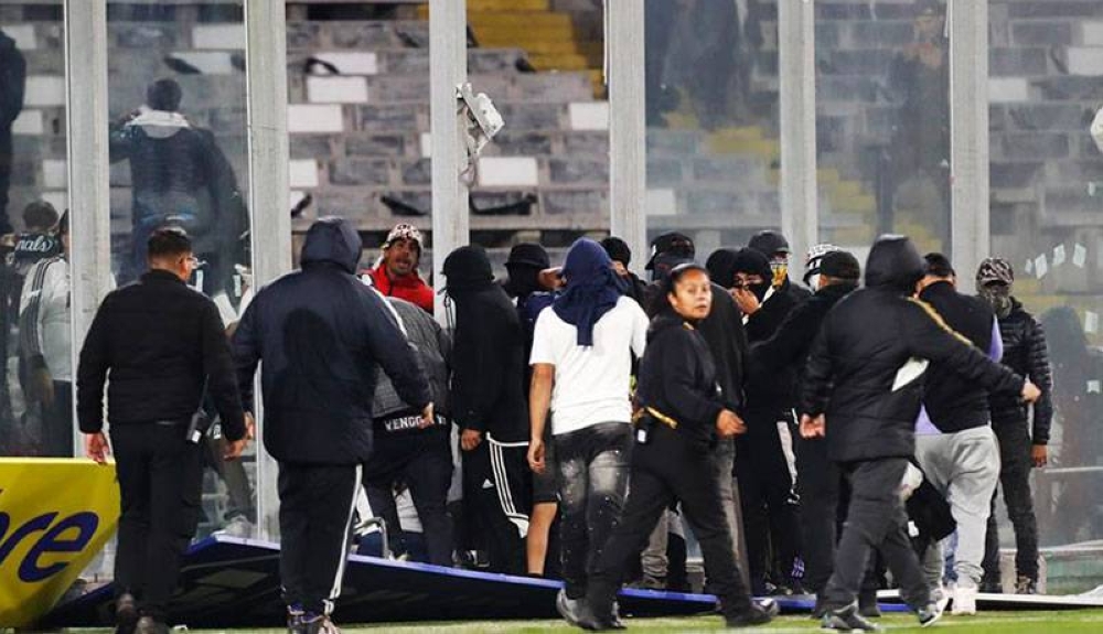 Suspenden el partido entre Colo Colo y Fortaleza por incidentes en el que murieron dos aficionados
