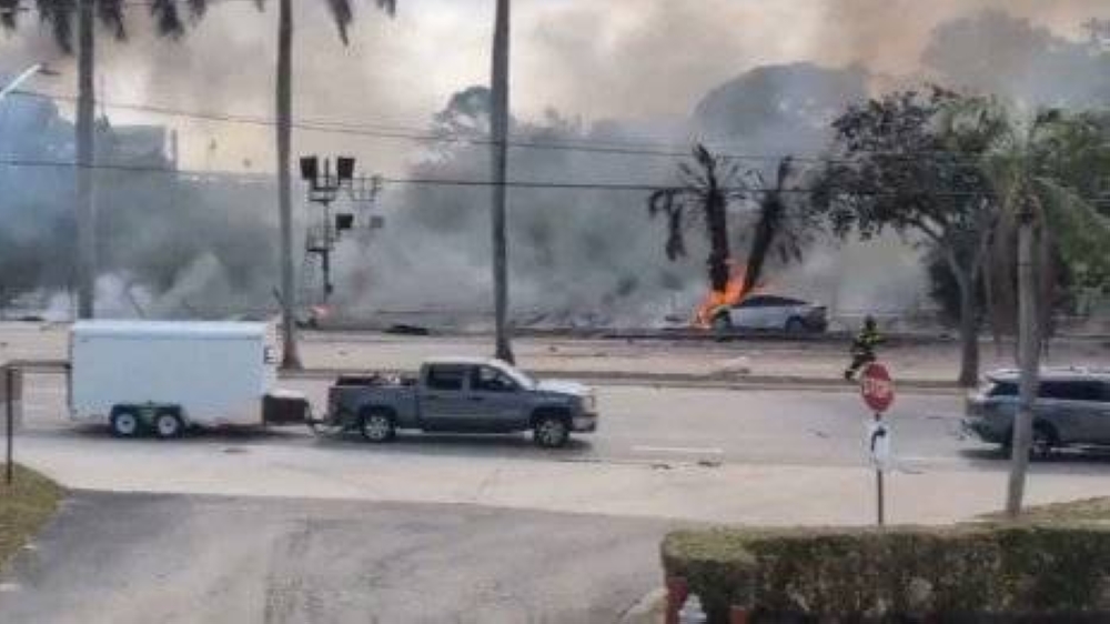 Tres muertos al estrellarse una avioneta en una transitada avenida en Boca Ratón en EE.UU.