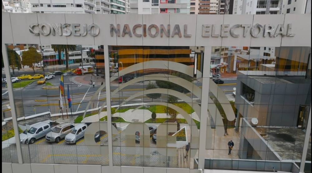 Noboa y la ‘correísta’ González llegan en empate técnico a la segunda vuelta de las presidenciales de Ecuador