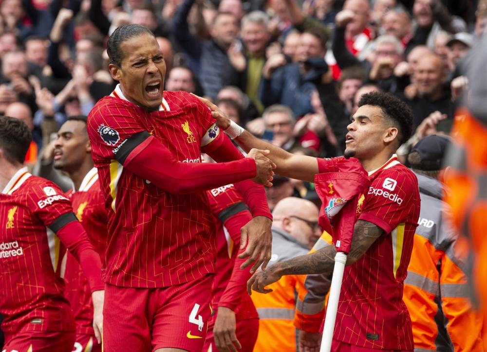 El Liverpool pone a tiro la Premier y el Newcastle ata la Champions