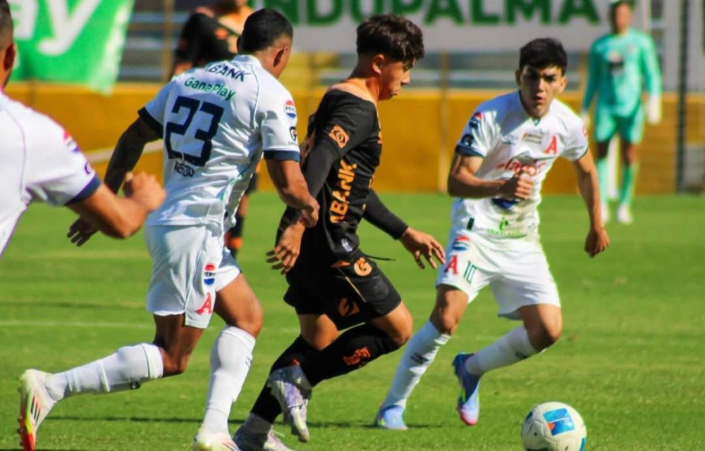 Águila vence 1-0 a Alianza con un golazo de Jairo Henríquez y se adueñó del clásico centro-oriente