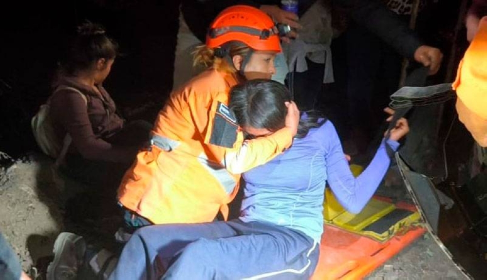 Rescatan a 51 turistas en el volcán Chaparrastique